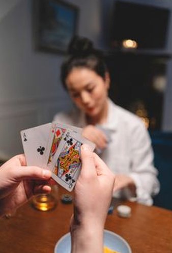game crypto Debet